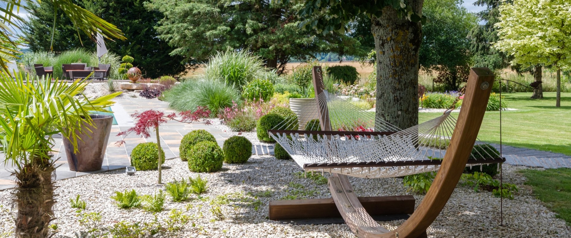 Planter des arbres pour l'aménagement paysager